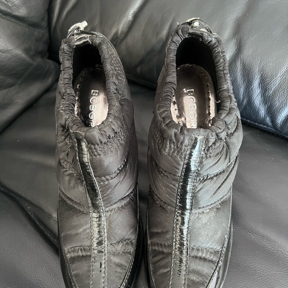 Black ankle boots by BCBG, upper trimmings leather , man made sole - Picture 4 of 4